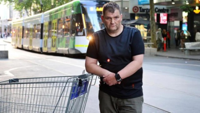Австралийцы собрали 100 тысяч долларов бездомному — он пытался остановить теракт с помощью тележки из супермаркета