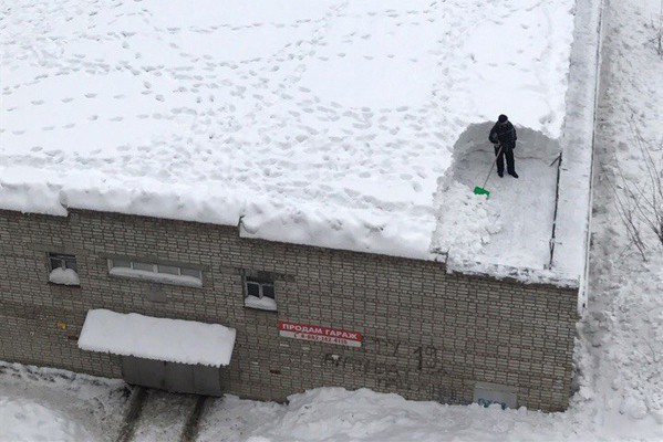Мем "Снег на крыше"