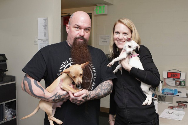 Группы Slayer, Testament и Carcass посетили приют бездомных животных Motley Zoo Animal Rescue
