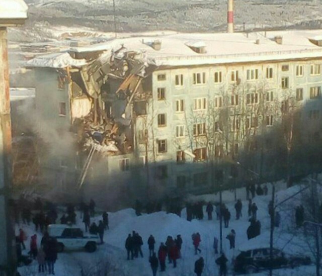В Мурманске после взрыва газа в жилом доме обрушились три этажа