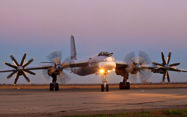 Небесный дальнобой Ту-95 - неубиваемый и несбиваем