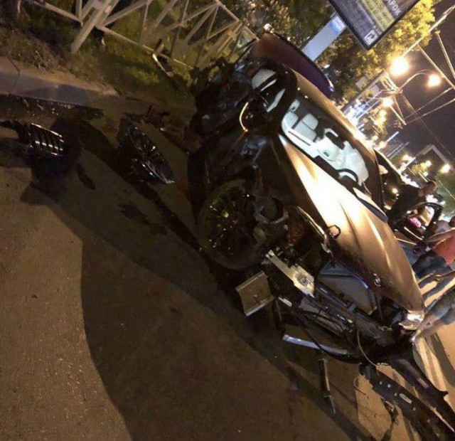 В Краснодарском крае футболист Федор Смолов разбил свой BMW M5 First Edition за 9 миллионов рублей
