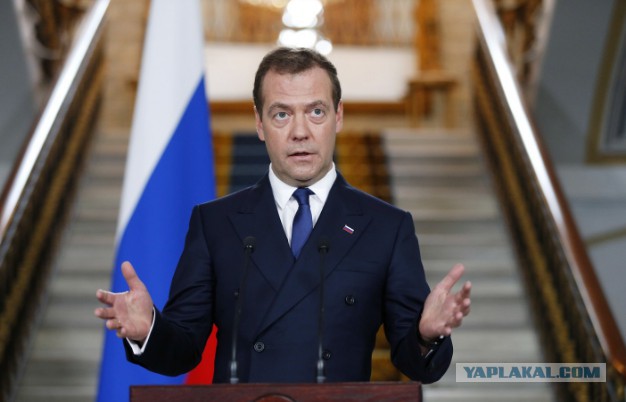 Медведев решил запретить в России порошковый алкоголь