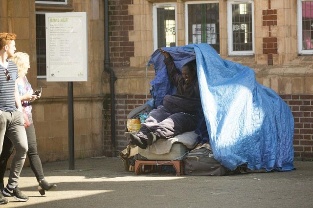 Мать с сыном из Сомали живут в Англии, отказываясь от социального жилья