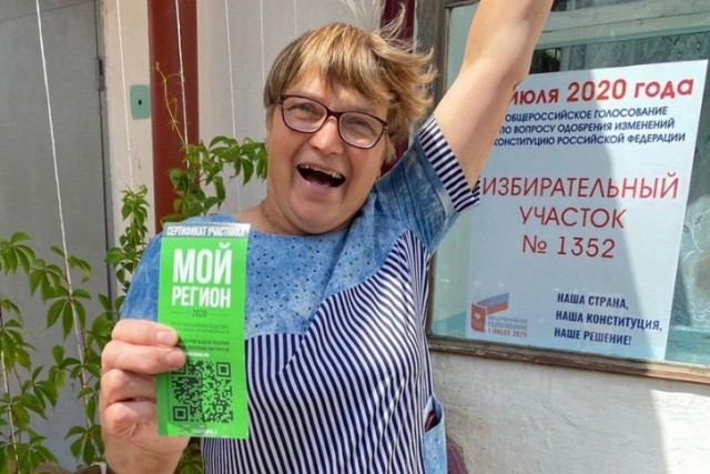 Омичка "случайно" выиграла квартиру после голосования
