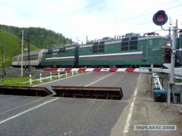 Авария калина и поезд в тамбове 16.04.2013