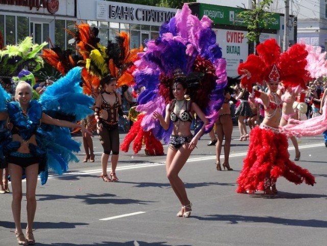 Карнавал в Перми: почти что Рио-де-Жанейро