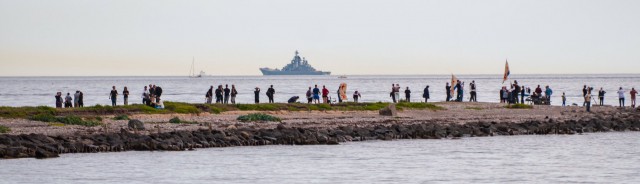 "Пётр Великий" и "Дмитрий Донской" проходят датские воды