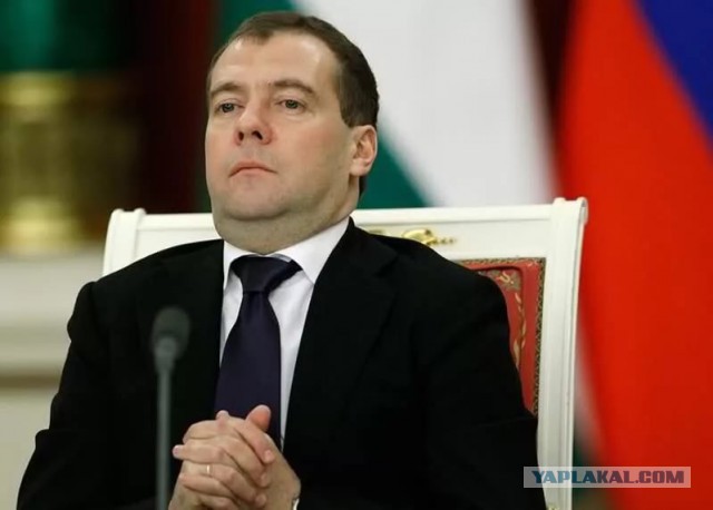 Медведев пообещал поддержку крупным компаниям в случае новых санкций