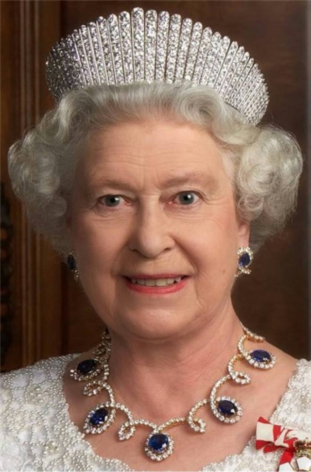 7 корон королевы Елизаветы II
