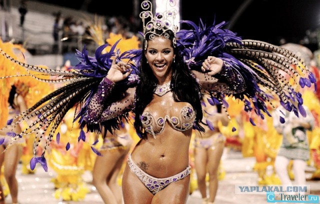 Сегодня начинается карнавал в Рио-де-Жанейро! Горячий танец бразильяночки