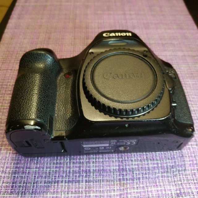 Продам фотоаппарат Canon 5d (первый пятак)
