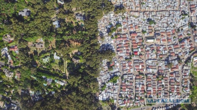 Шокирующее неравенство в ЮАР в объективе беспилотника
