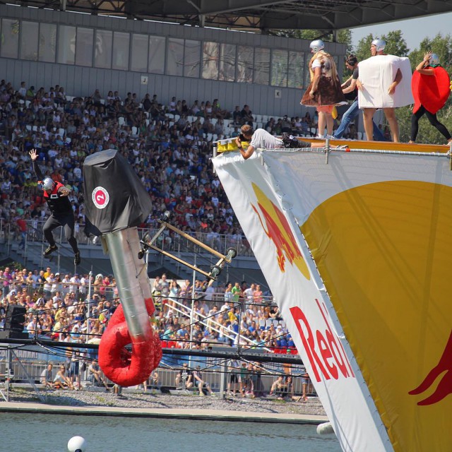 Red Bull Flugtag 2015: полет головы Михалкова