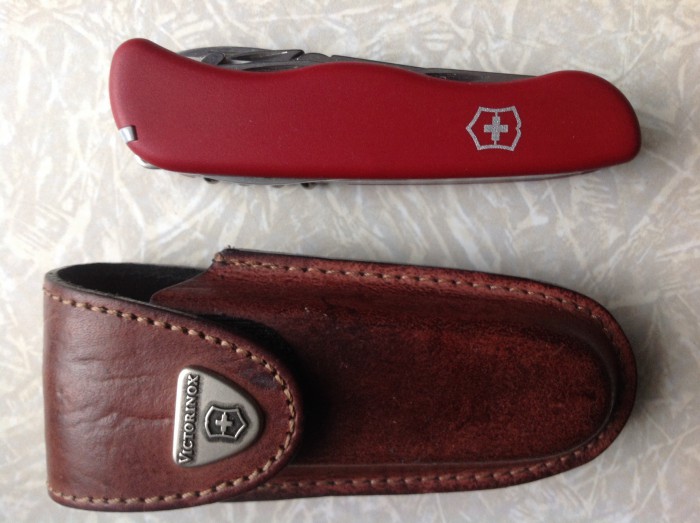 Продам в Мск швейцарский нож Victorinox Hercules с чехлом