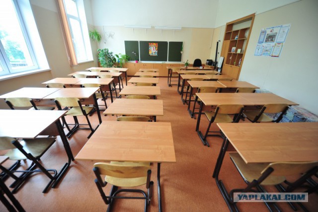 В Пермском крае учеников школы незаконно заставляли мыть полы