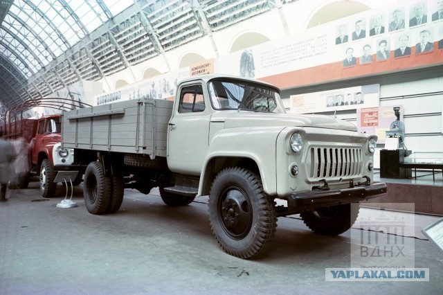 Выставка новых советских автомобилей 1961 года — редкие фото из архива ВДНХ