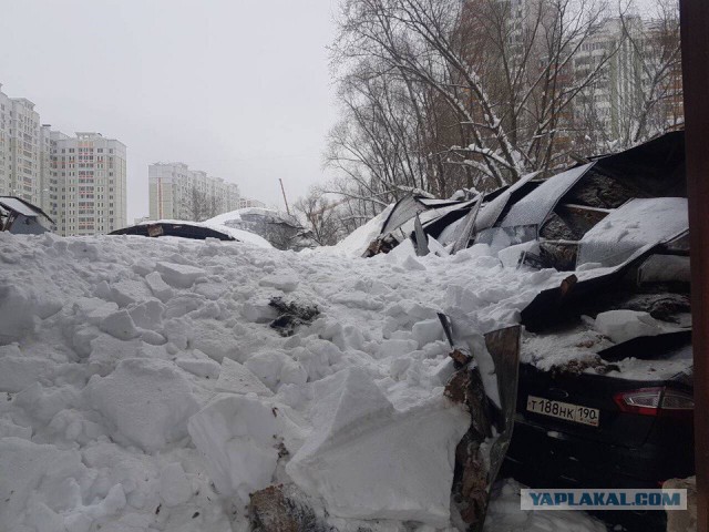 Обрушилась крыша парковки в Балашихе