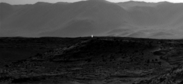 Неопознанный источник света на Марсе
