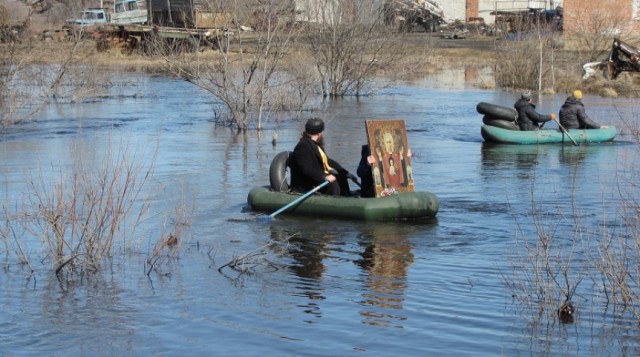 Очень странный метод борьбы с паводками в Омске 