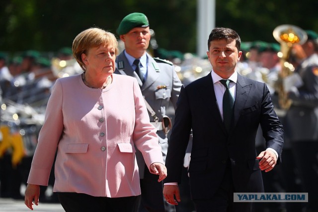 Меркель затрясло на встрече с Зеленским