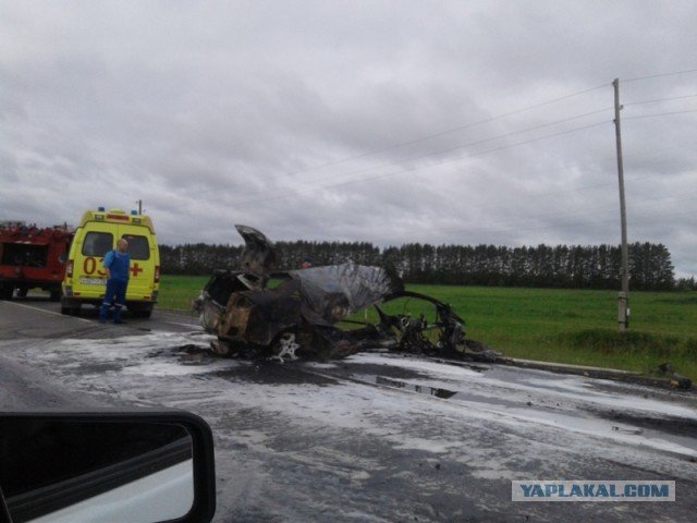 "В легковой всех разорвало": два человека погибли в страшной автокатастрофе на тюменской трассе