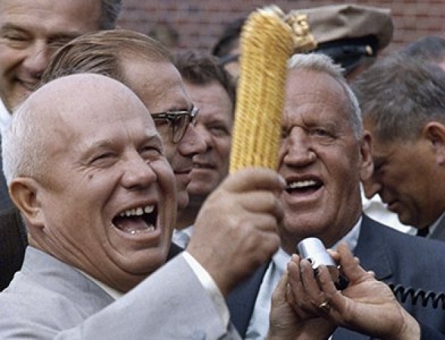 Хрущев: факты и легенды из жизни скандального "кукурузного" генсека