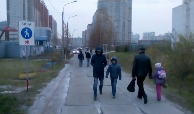 Чиновники "отремонтировали" пешеходную дорожку в Петербурге с помощью фотошопа