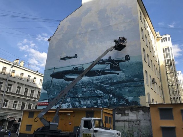 В Санкт-Петербурге появилось новое впечатляющее граффити