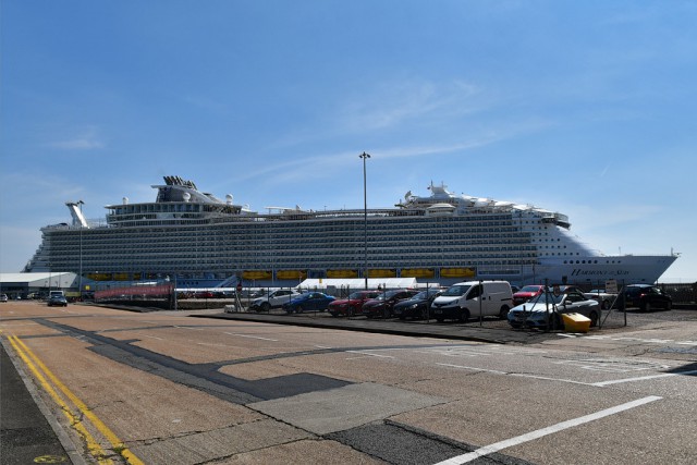 О новом городе развлечений на воде: инаугурационный круиз на гиганте Harmony of the Seas