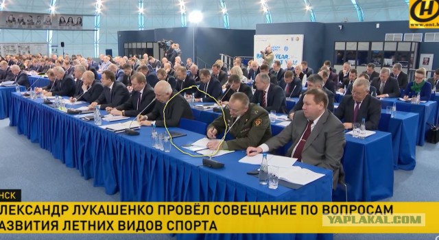 «Бабла мало, нет мерседесов, тёлки на заднем»: запись белорусского чиновника на совещании с Лукашенко