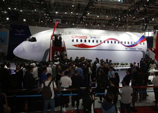 Китайцы изготовили цельнокомпозитную секцию широкофюзеляжного самолета