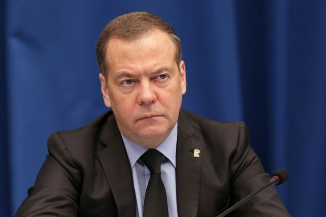 Президент Латвии призвал разрушить Россию. Медведев обозвал его ничтожеством