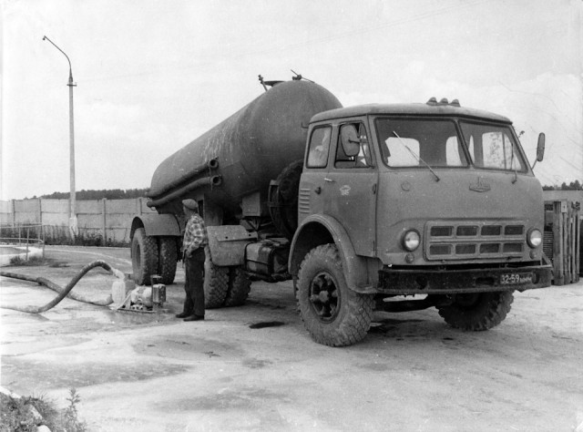 Кадры из автомобильной жизни СССР