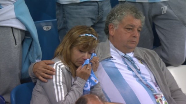Неподдельное горе футболистов и болельщиков сборной Аргентины после поражения 0:3 от Хорватии