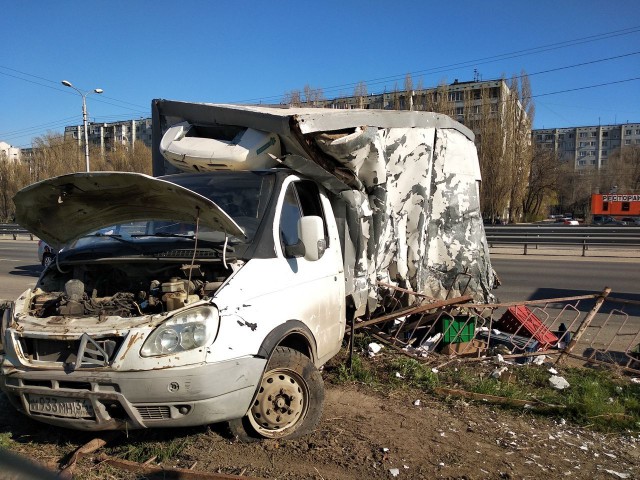 В Волгограде водитель фуры устроил ДТП и пытался скрыться с места аварии