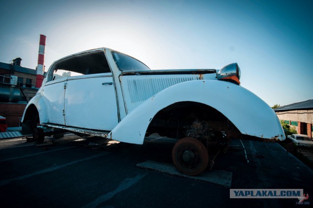 Прогулка по гаражам закончилась находкой старых заброшенных советских ☭ автомобилей