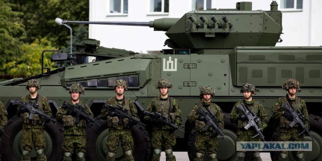 «Бумеранг» VS БТР-80. Зачем Российской армии «тяжёлые колеса»?