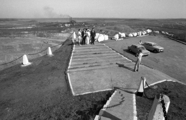 «Время было весёлое, обстановка творческая, люди открытые и дружные, на лавочке можно было всегда выпить вина»