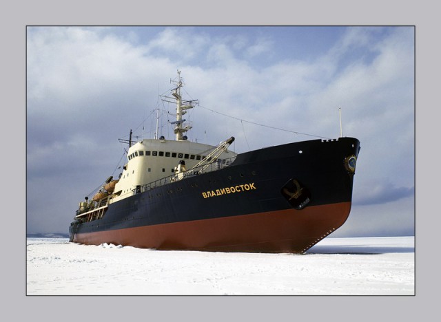 Спущен на воду российский ледокол "Владивосток"