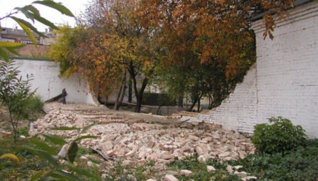 Пророчество сбывается. В Киеве рухнула стена