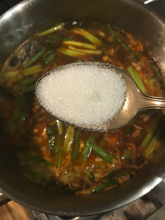 Корейский суп Юккедян (육개장)