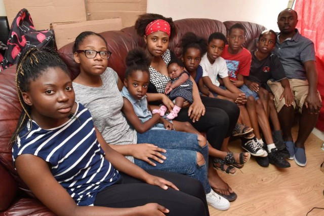 В Британии семья мигрантов недовольна предоставленным им 5-комнатным домом