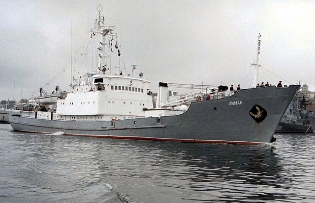 Корабль Черноморского флота столкнулся в Черном море с судном "Ашот-7" и затонул