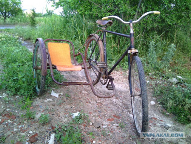 Заводской велосипед с коляской