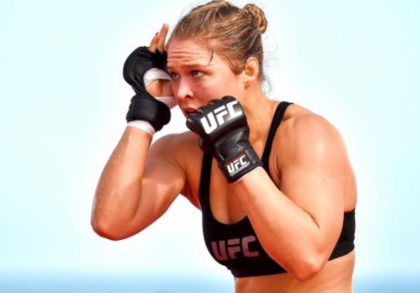 Бывший боец UFC предложил выйти на ринг девушке