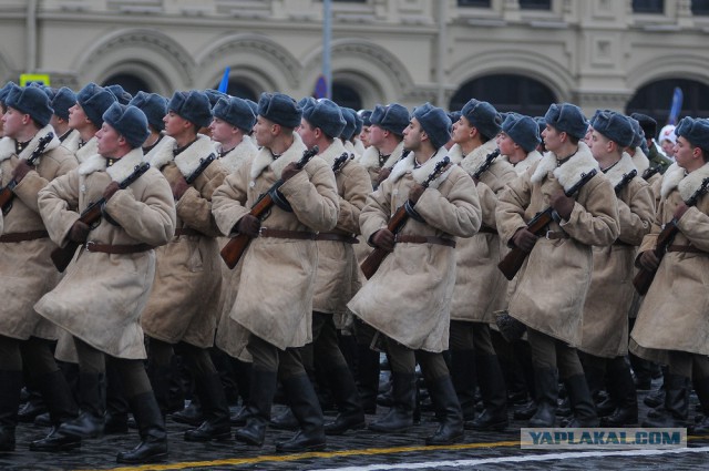 В Москве прошел торжественный марш в честь парада 7 ноября 1941 года