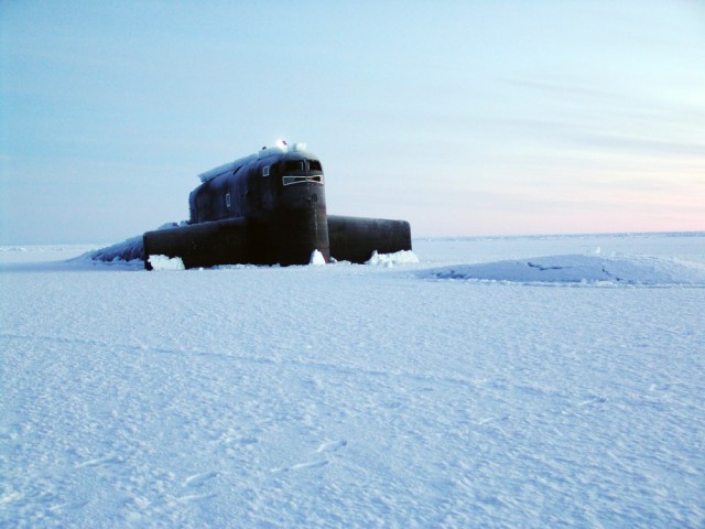 Зачем советская подлодка сверлила секретные лунки во льдах
