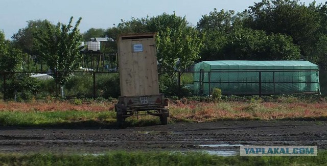 Два туалета на границе Украины и Беларуси
