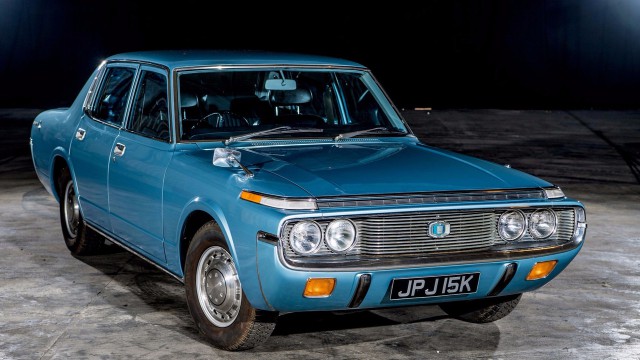 Toyota Crown 1972 года вернули к жизни после 25 лет заточения